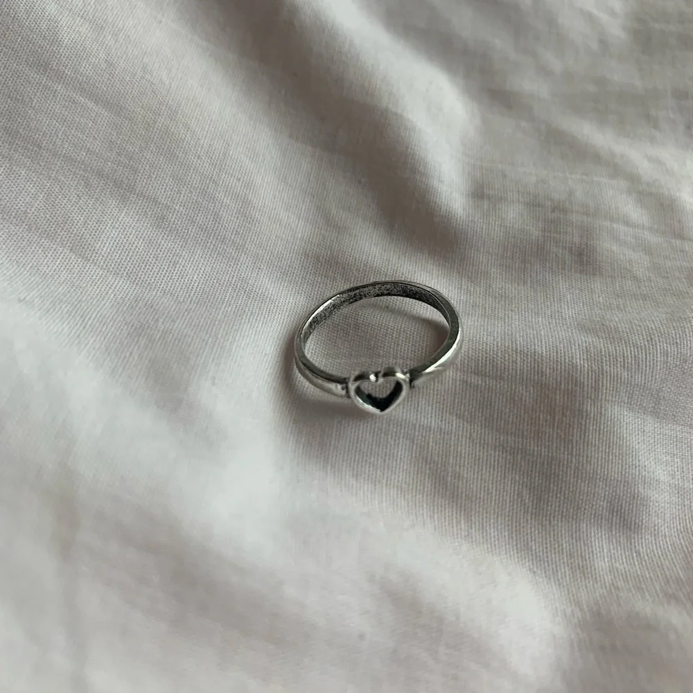 💗silver heart ring💗 - Picture 2 of 2